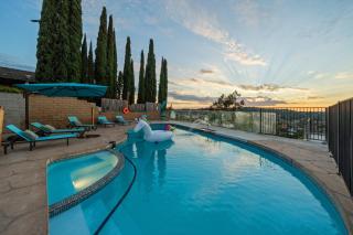 Entire Private 4BR 2Bth, Pool, View, 4 Parking, King Bed, Big Yard - 0