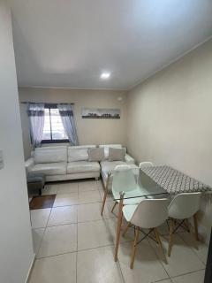 Departamento frente al shopping con patio - 9