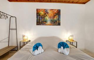 1 Bedroom Awesome Home In Saint-Martial-De-Nabir - 4