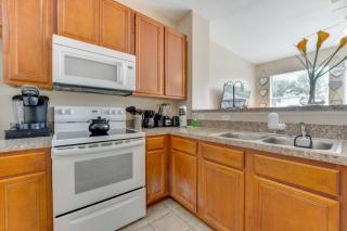 4 Mi to Disney! Family Townhome with Pool Access - 2
