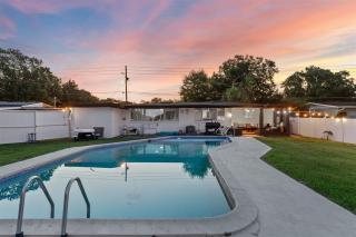 Luxury Orlando Vacation Home 4BR, With Pool And Big Backyard Near Disney - 4