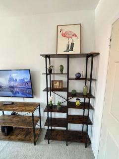 Elegant 2 Bedroom Unit Near Chinatown - 4