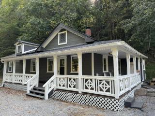 The Renovated Farmhouse at Seneca Rocks - 9