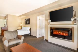 Best Western Plus Service Inn & Suites - 2