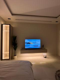 Modern Retreat Studio - 5
