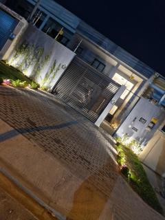 Quarto com banheiro privativo em casa familiar de luxo com piscina em Itaipu - 2