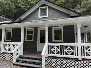 The Renovated Farmhouse at Seneca Rocks - 0