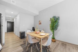 Bachelor - DT - Walkable - Parking - Pet Friendly - 3