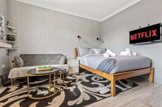 Imperial Inn Studios - 8