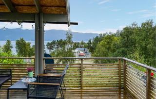 Gorgeous Home In Lavik With House Sea View - 9