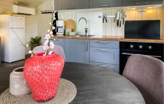 Gorgeous Home In Lavik With House Sea View - 5