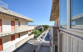 Beautiful Apartment In Martinsicuro With Wifi - 1