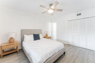 Boca Waterfront Oasis Walk to Beach with Pool, Hot Tub, Gym - 5