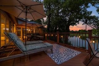 Relaxing Lakefront Retreat w/ Hot Tub & Dock - 9