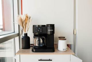 City Views Walk to Calgary Tower and Stampede - 1