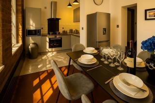 Cosy City Apt For 6 - Near Bars, Restaurant & Train - 7