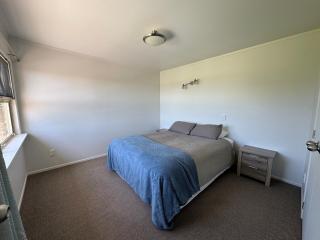 Charming 2-Bedroom Guest House with Tennis Court and Beach Nearby - 1