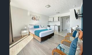 Waters Edge The Strand - 6