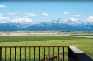 Luxury Home with Stunning 4 Peak Views - 9