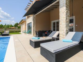Villa in Maru ini with swimming pool - 4