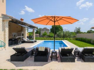 Villa in Maru ini with swimming pool - 3