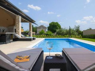 Villa in Maru ini with swimming pool - 0