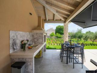 Villa in Maru ini with swimming pool - 1