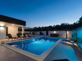 Villa in Pula with swimming pool - 8