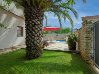 Holiday apartment in Pula with swimming pool - 3