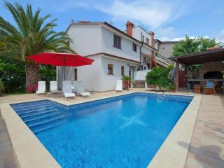 Holiday apartment in Pula with swimming pool - 0