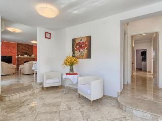 Villa in Pula with swimming pool - 1