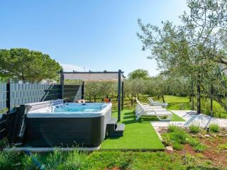 Josipa with Whirlpool - 8