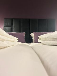 Purple Escape Balkon Netflix zentral - 0