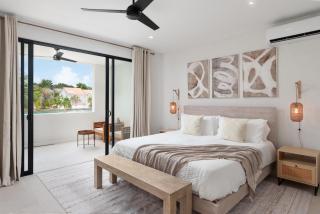 Walk to Beach, Luxury Villa, Pool, Near Holetown - 8
