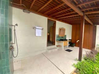 Tropical 2BR Villa with Pool, Garden & Kitchen in Kuta - Lombok - 6