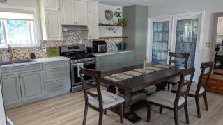 Comox Valley Guest House - 9
