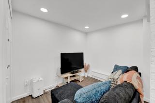 Cozy Garden 1Bed Apt, Lincoln Park - 5