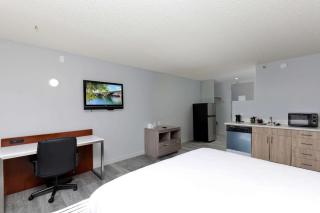 Studio 6 Suites Lake Havasu City AZ - 5