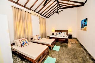 Ardeen Villa - superb 3 bedroom beachfront for 6, BB, in Ranna- Tangalle- free pick up or drop off for 7 night stays, serviced, taxes included - 6