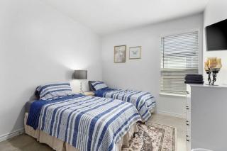 NEW 1 Story Townhome 6 BDs 5 Mile Baylor Scott & White Fenced Backyard - Professionally Managed by Stay Albatross - 1