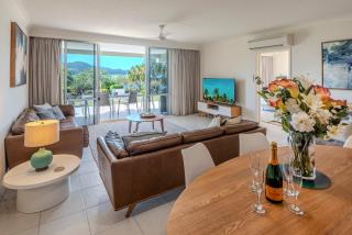 Lagoon 004 by HamoRent on Hamilton Island - 8