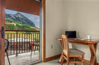 King Room with View Balcony & Best Location - 9