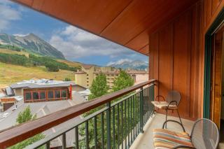 King Room with View Balcony & Best Location - 8