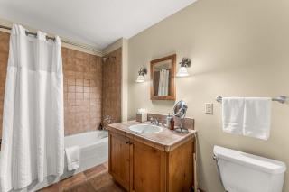King Room with View Balcony & Best Location - 3