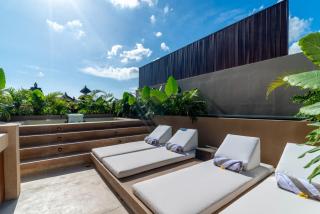 Leaf Villas - brand new tri-level villas - 500m to beach and Finns - 3