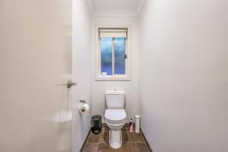 StayAU Newly 8 Beds Spacious Home in Derrimut - 7