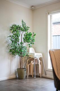 StayAU Newly 8 Beds Spacious Home in Derrimut - 3