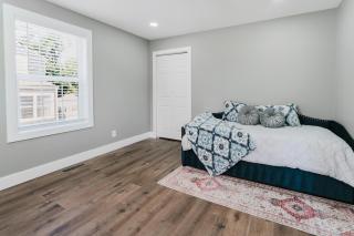 Modern Renovated 3-Bed Near Ann Arbor & Ypsilanti - 6