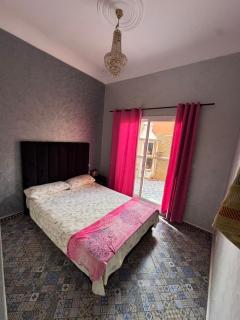 Elegant Seaside Retreat 80m from Beach, Pool & BBQ - 4