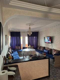 Elegant Seaside Retreat 80m from Beach, Pool & BBQ - 8